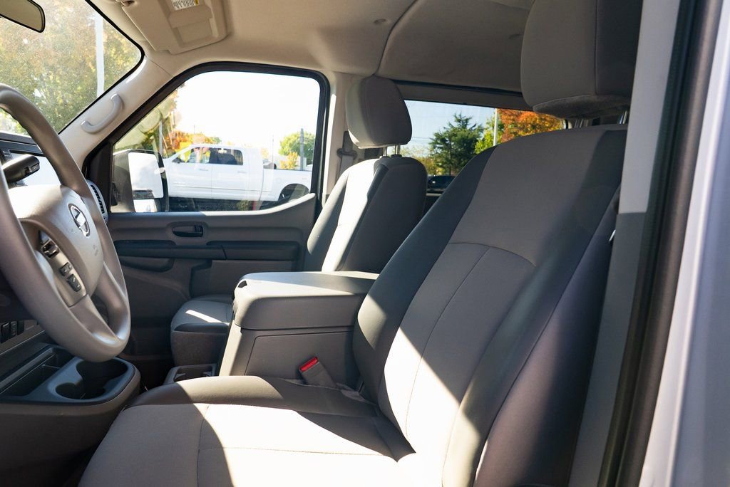 Used 2020 Nissan NV 3500 SV RWD image 19
