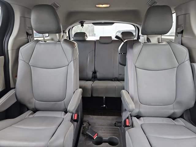 Used 2021 Toyota Sienna XLE image 24
