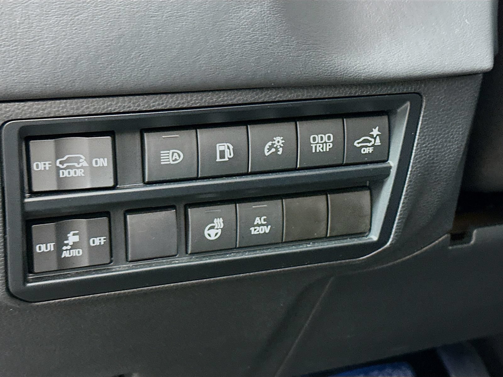 Certified 2024 Toyota Sequoia Platinum AWD/4WD image 10