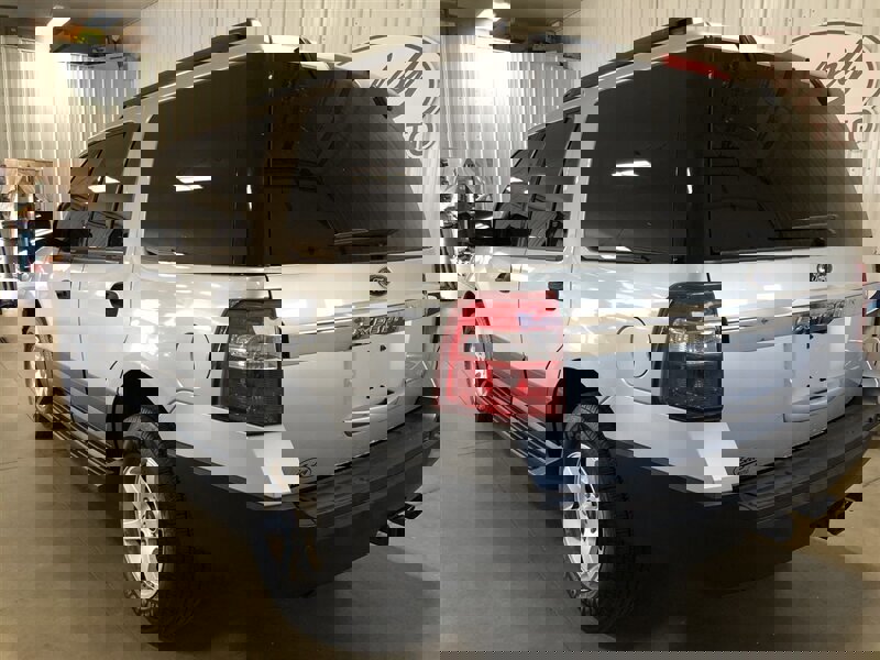 Used 2016 Ford Expedition XL image 3