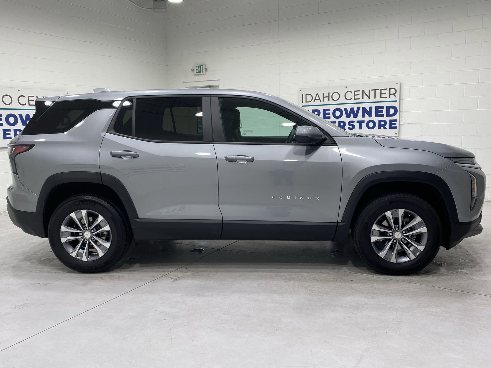 Used 2025 Chevrolet Equinox LT AWD/4WD image 9