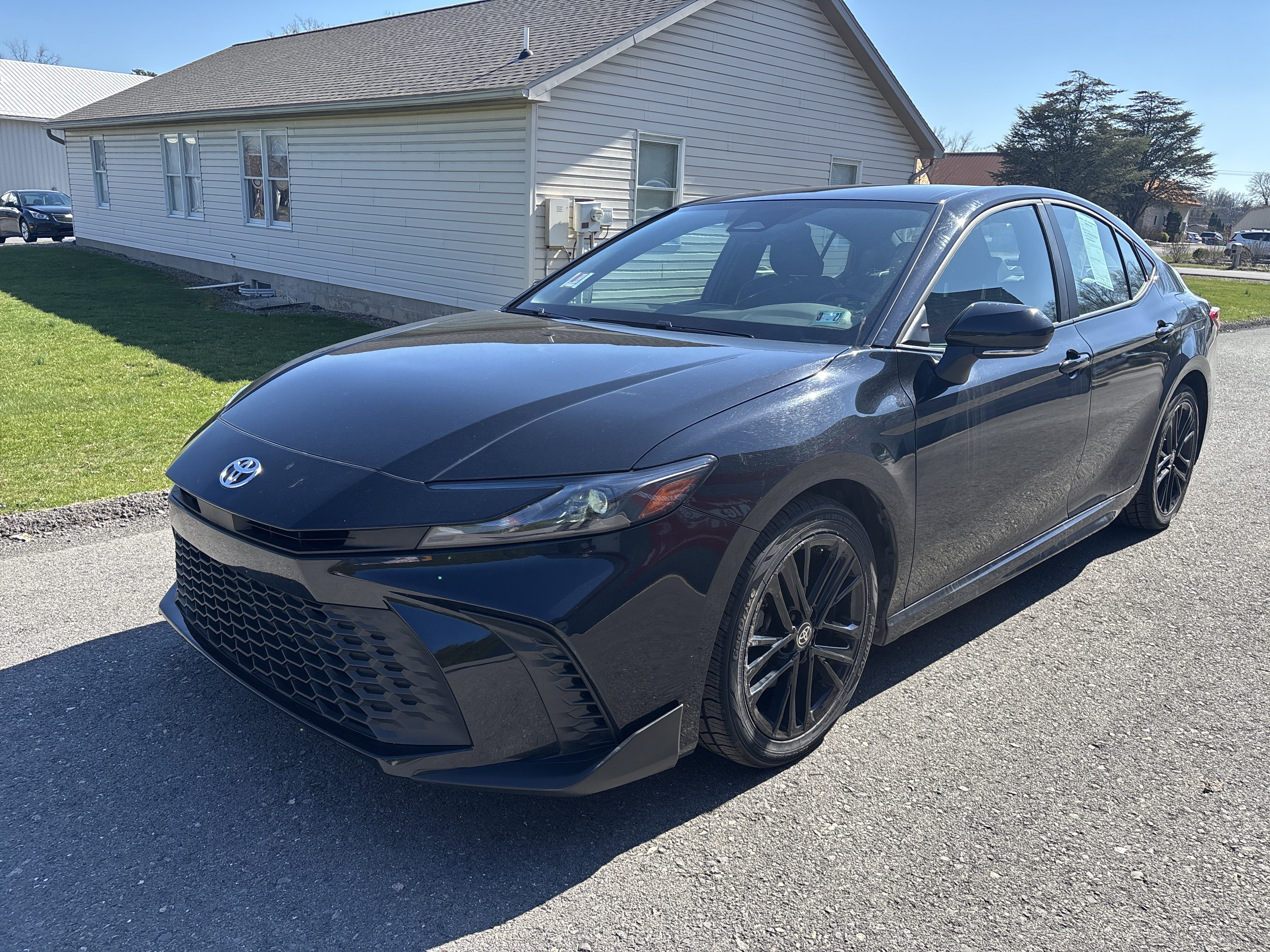 Used 2025 Toyota Camry SE image 8