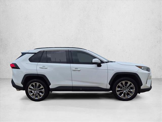 Used 2019 Toyota RAV4 XLE Premium w/ Cold Weather Package FWD image 4