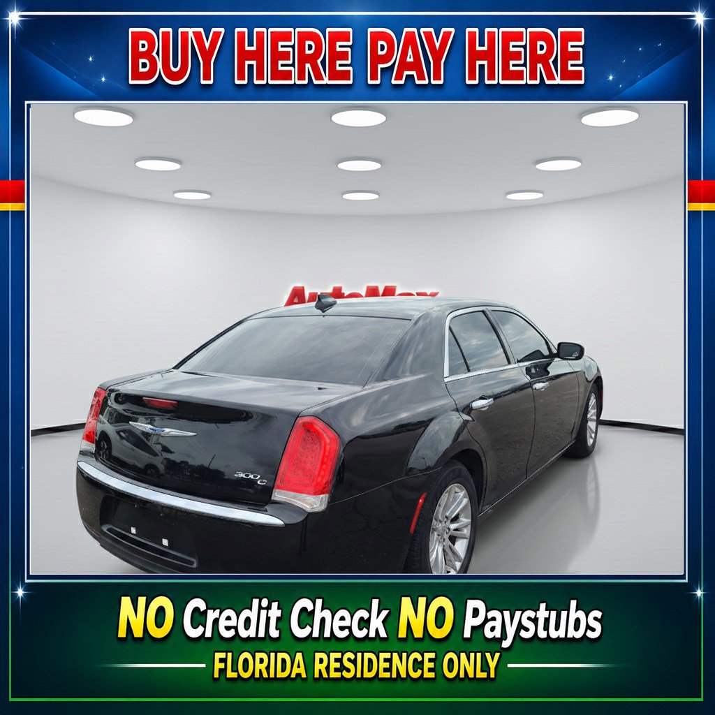 Used 2017 Chrysler 300 C RWD image 3