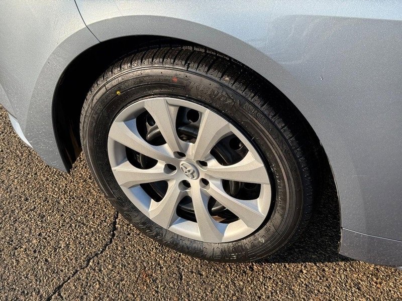 Used 2021 Toyota Corolla LE w/ Carpet Mat Package (TMS) image 10
