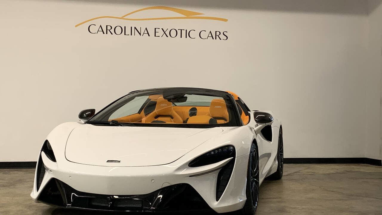 Used 2025 McLaren Artura Spider image 11