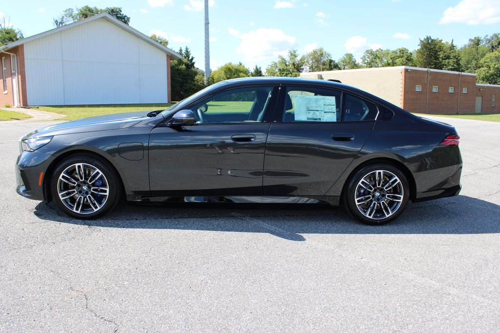 New 2026 BMW 550e xDrive image 5