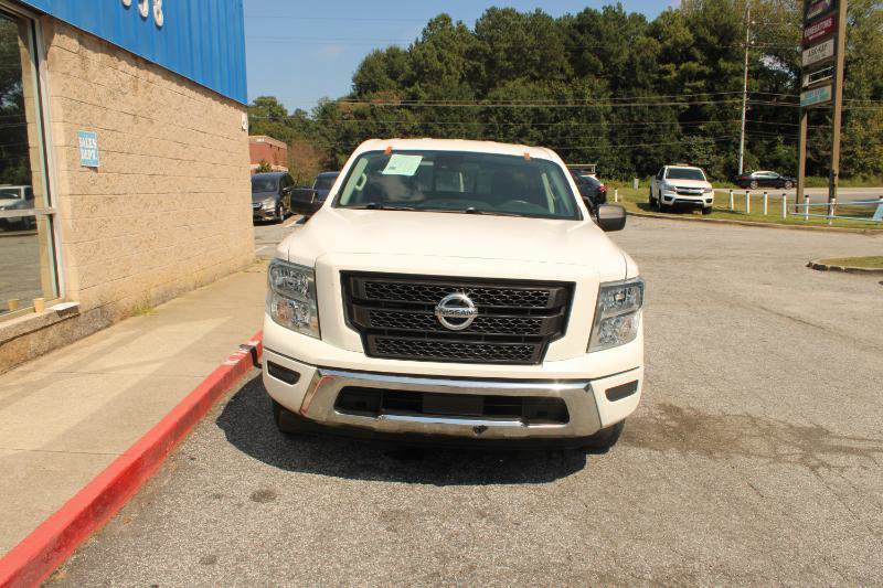 Used 2022 Nissan Titan SV RWD image 2