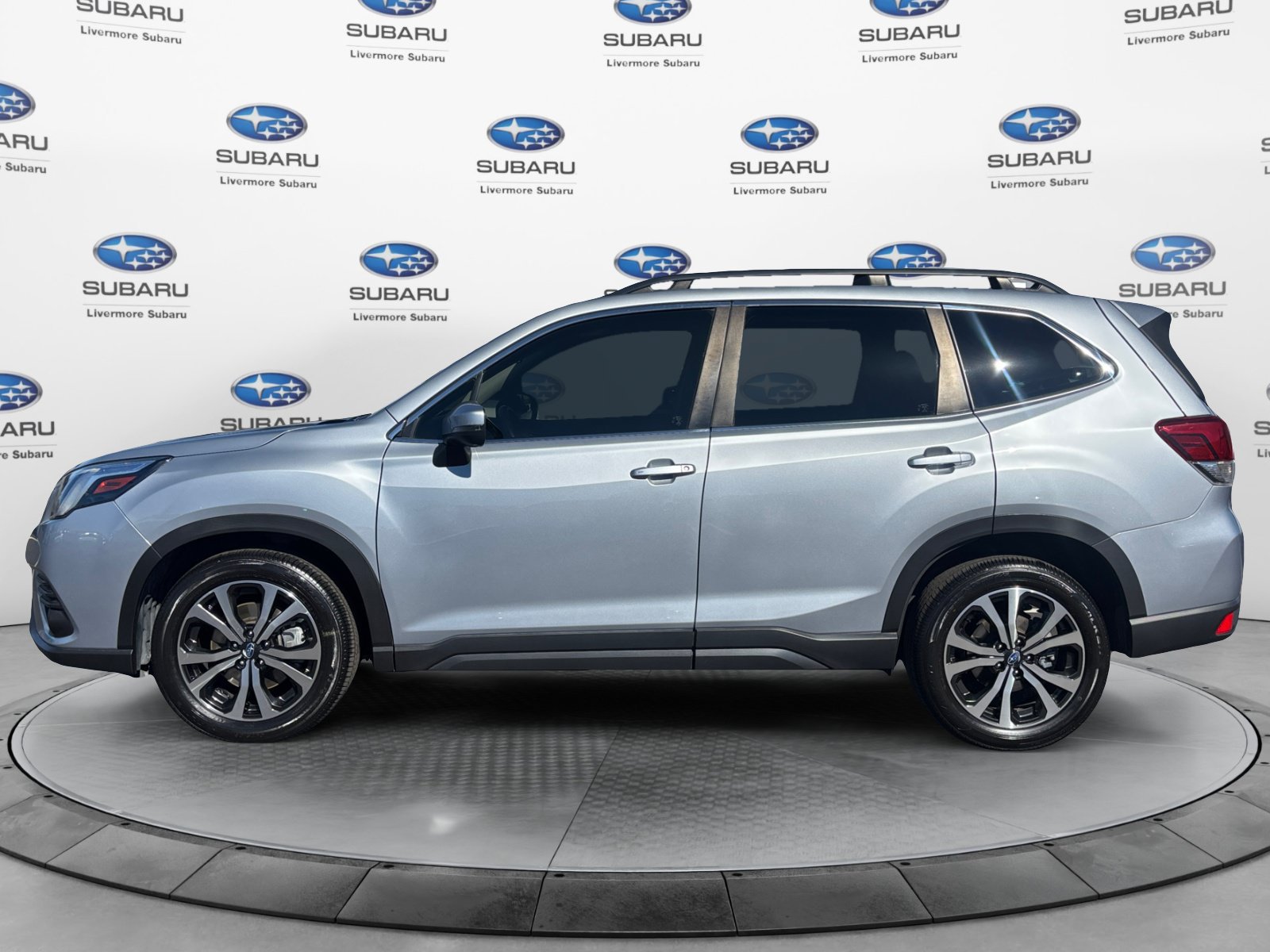 Used 2023 Subaru Forester Limited AWD/4WD image 3
