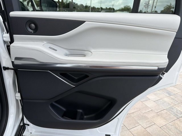 New 2026 Lincoln Navigator Premiere image 21