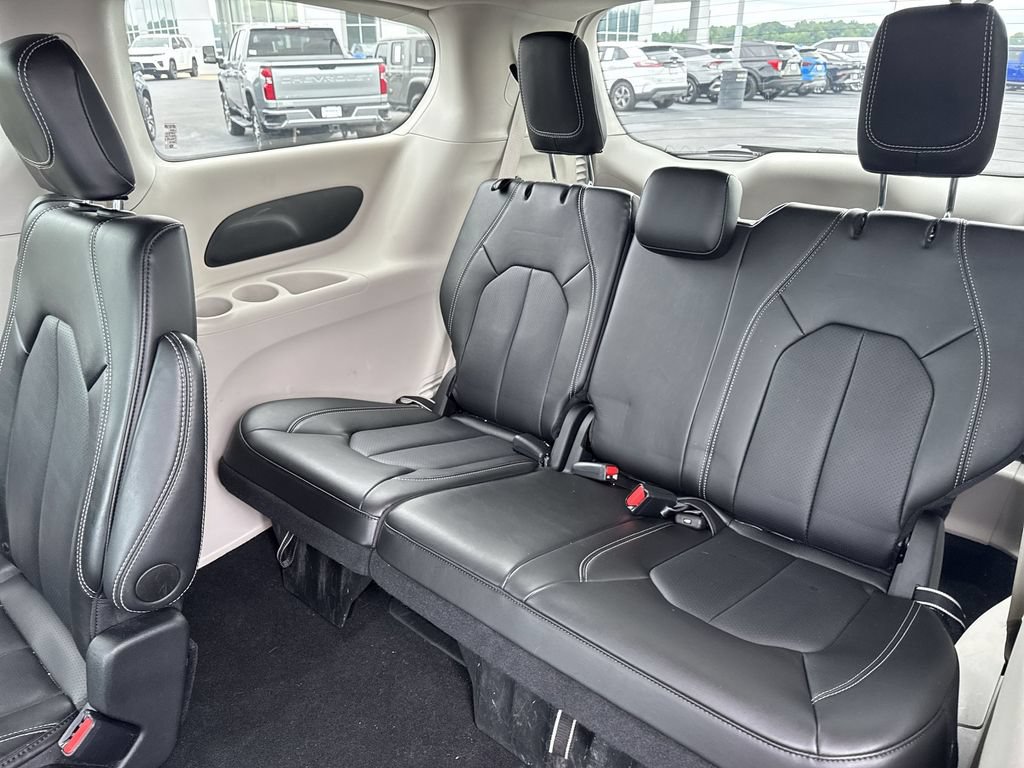 Used 2024 Chrysler Pacifica Touring-L AWD/4WD image 22