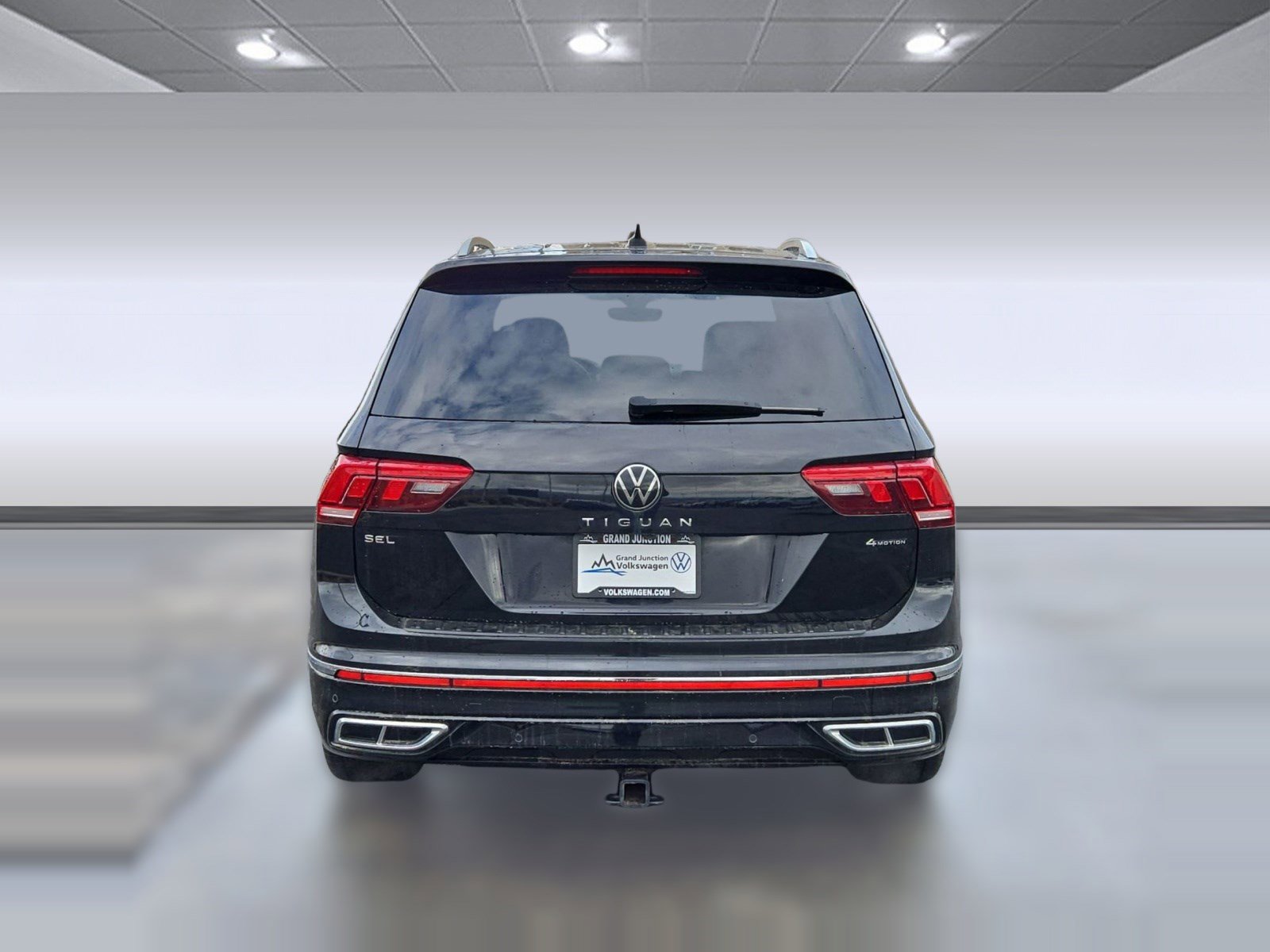 Used 2023 Volkswagen Tiguan SEL R-Line image 9