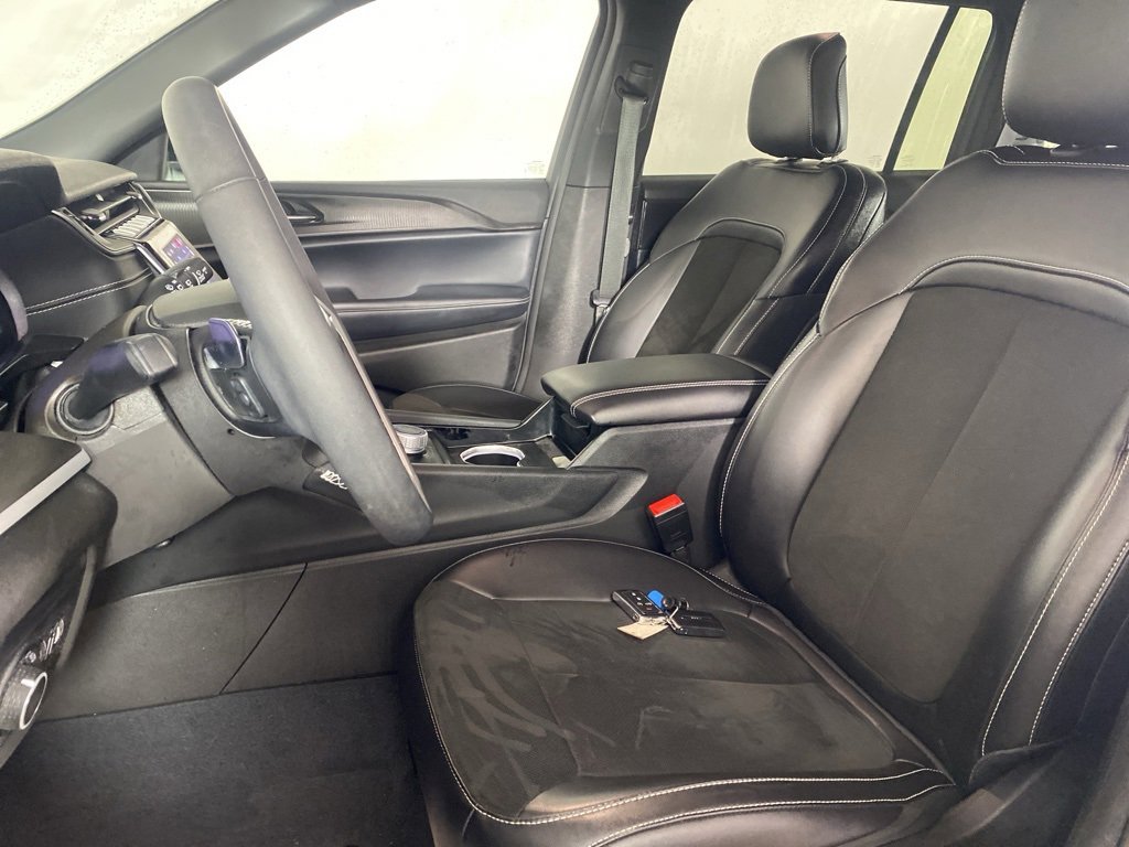 Used 2023 Jeep Grand Cherokee L Laredo image 18