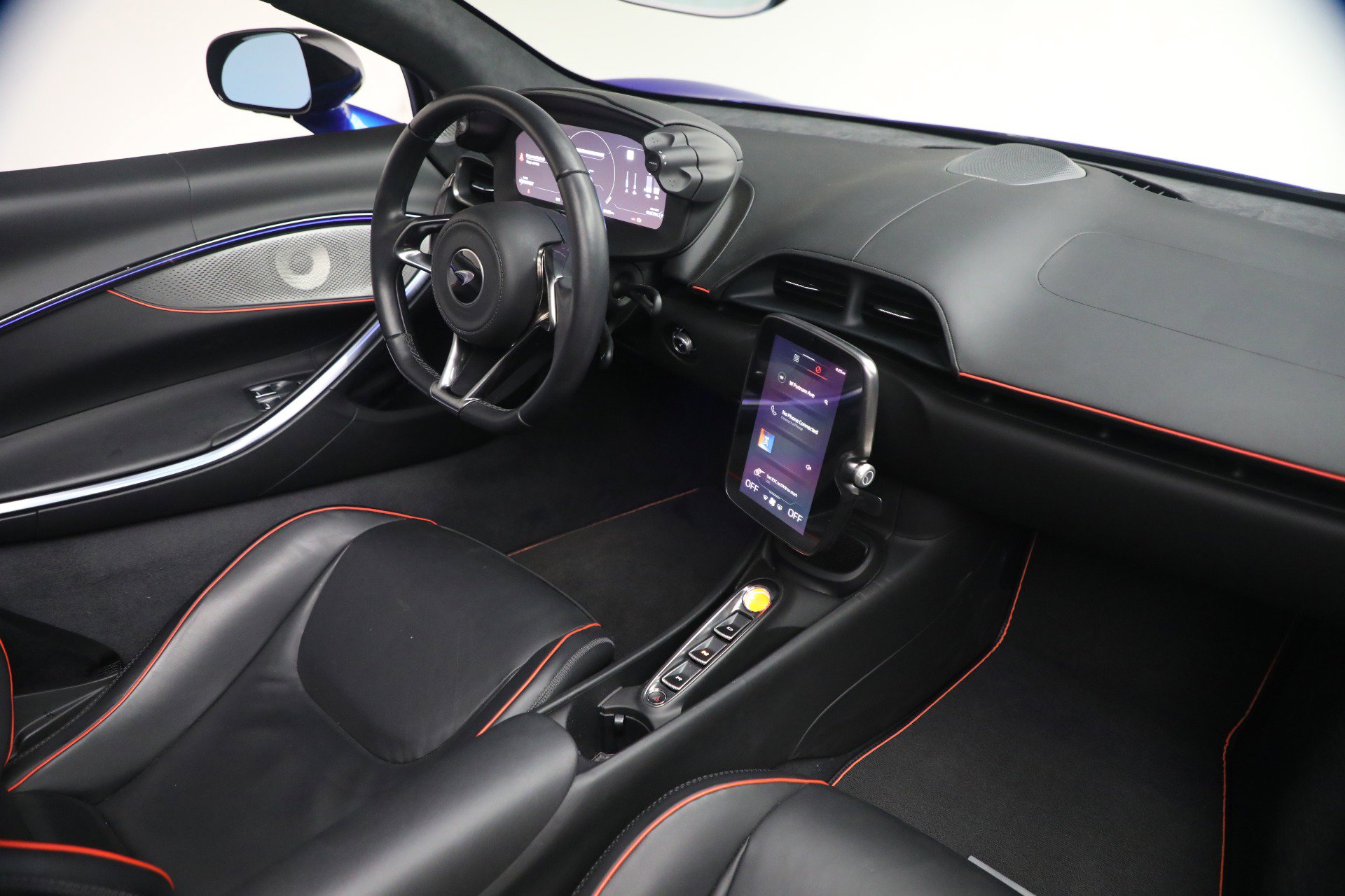 Used 2025 McLaren Artura Spider image 26