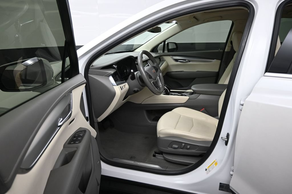 Used 2021 Cadillac XT5 Premium Luxury w/ LPO, Floor Liner Package AWD/4WD image 9
