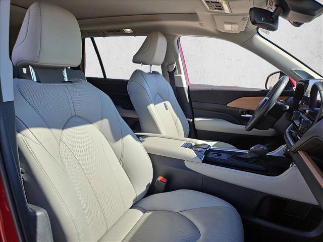 Certified 2025 Toyota Grand Highlander FWD image 23