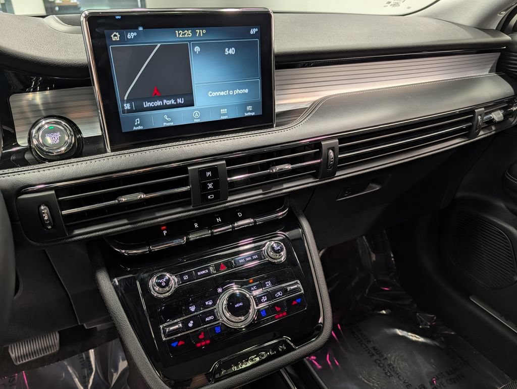 Used 2022 Lincoln Corsair AWD w/ Premium Package image 14