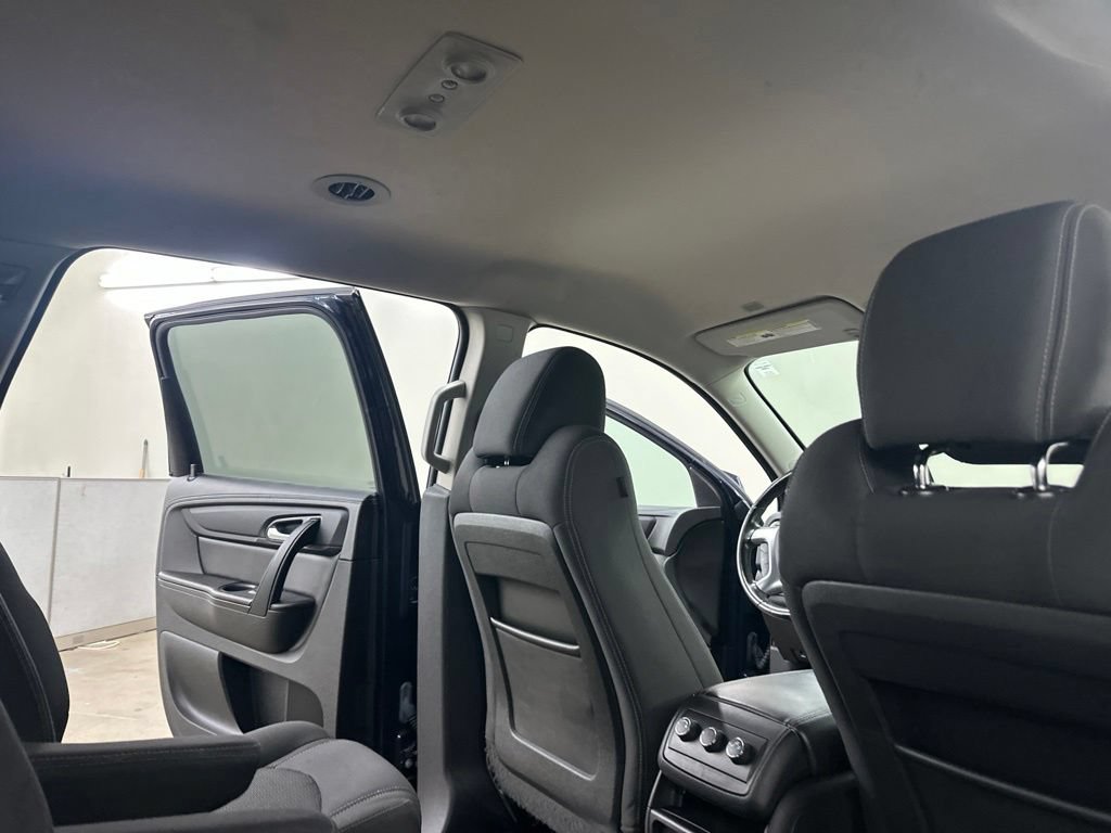 Used 2015 Chevrolet Traverse LT w/ Style and Technology Package FWD image 22