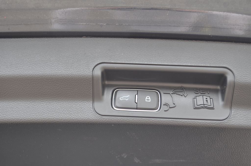 Used 2024 Ford Explorer XLT w/ Equipment Group 202A image 19