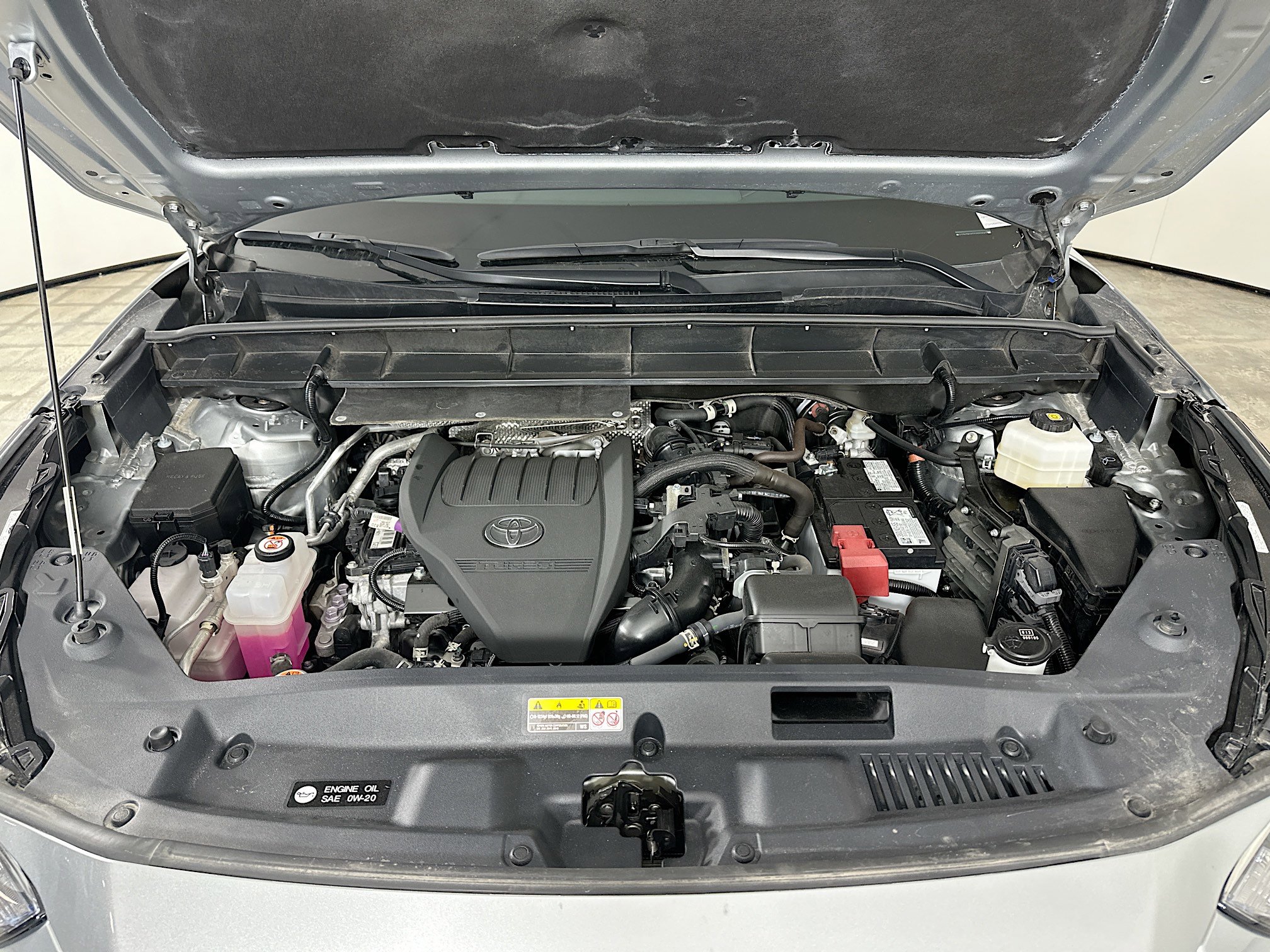 Used 2025 Toyota Highlander LE FWD image 35