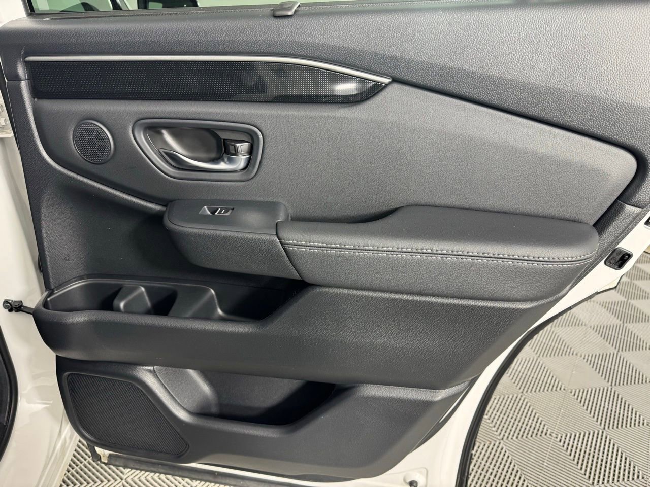 Used 2025 Honda Pilot Elite image 31