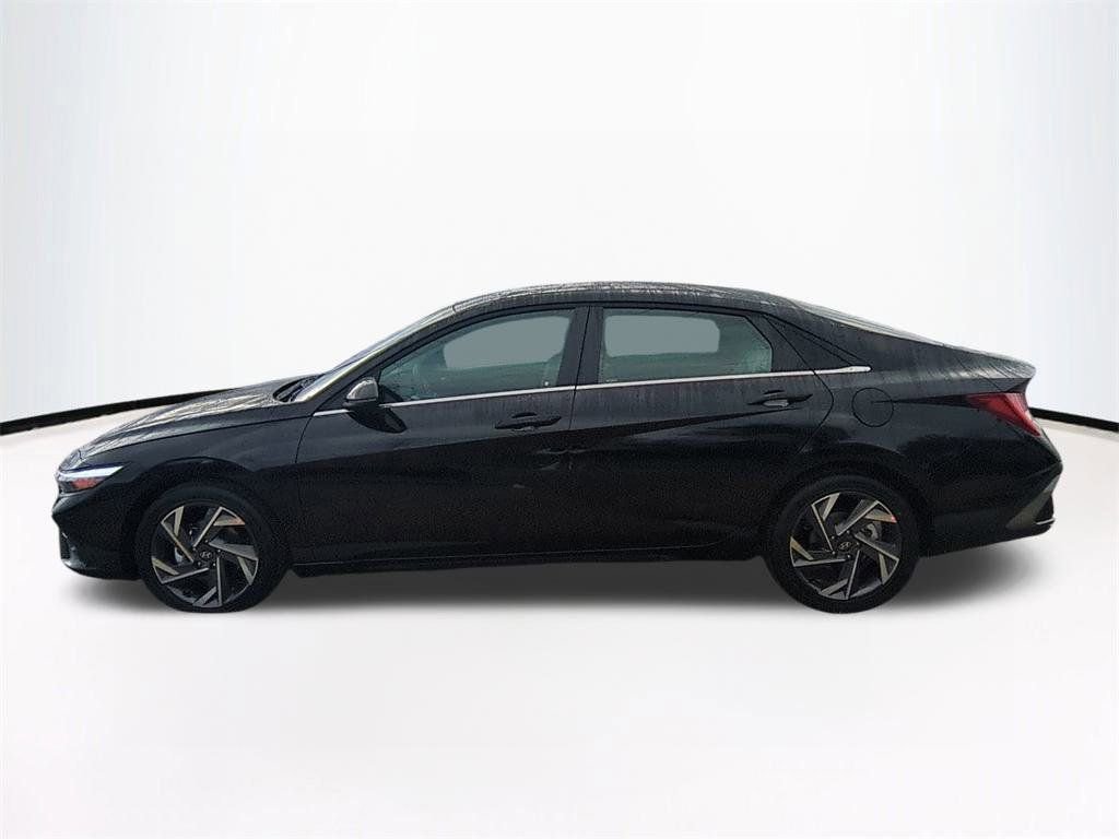 New 2026 Hyundai Elantra Limited FWD image 8