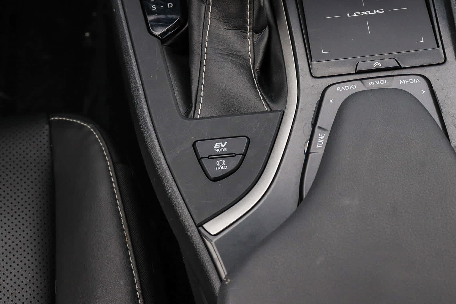 Used 2020 Lexus UX 250h w/ Premium Package AWD/4WD image 28