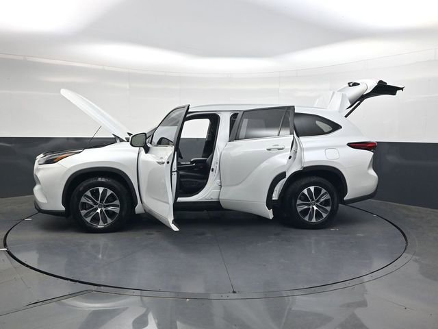 Used 2023 Toyota Highlander XLE image 35