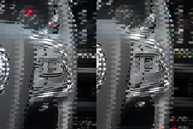 Used 2023 Buick Envision Essence image 25