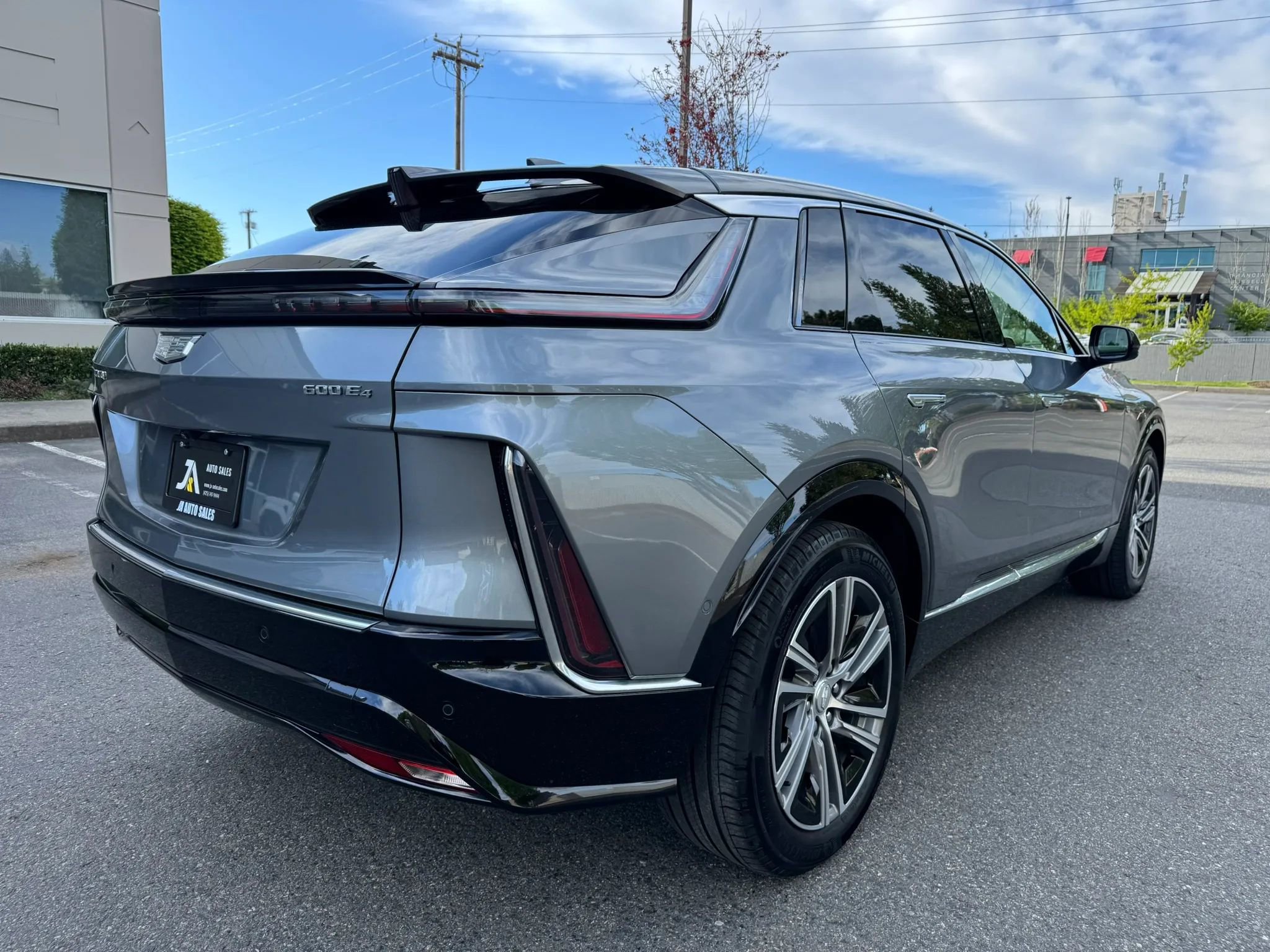 Used 2023 Cadillac Lyriq AWD image 10