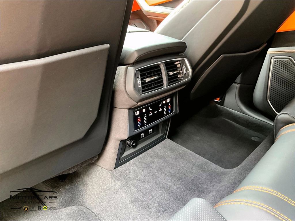 Used 2025 Lamborghini Urus SE AWD/4WD image 27