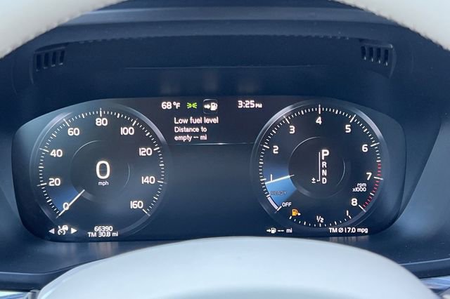 Used 2018 Volvo XC60 T6 Momentum w/ Convenience Package image 30