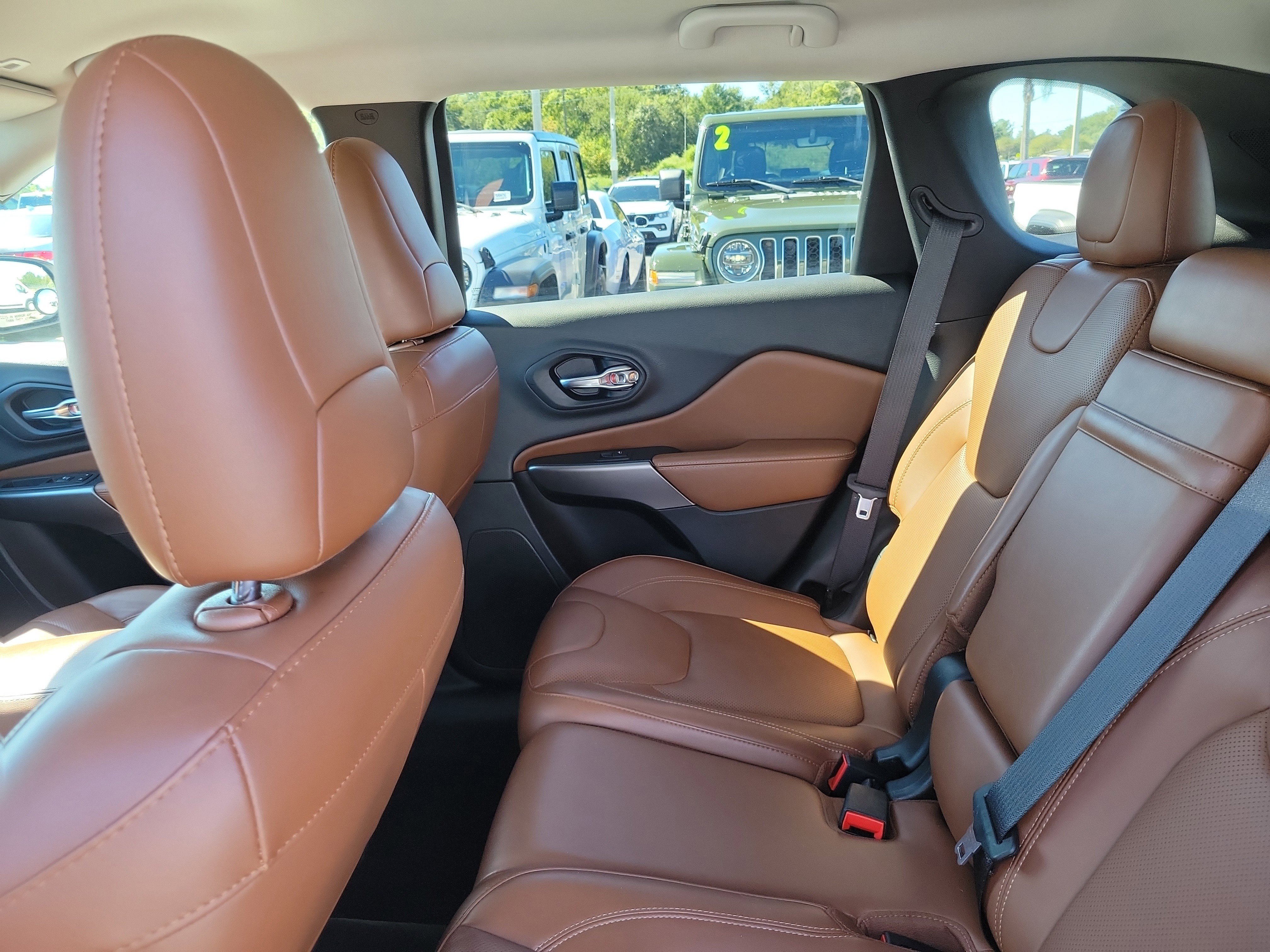 Used 2019 Jeep Cherokee Overland w/ Technology Group image 10