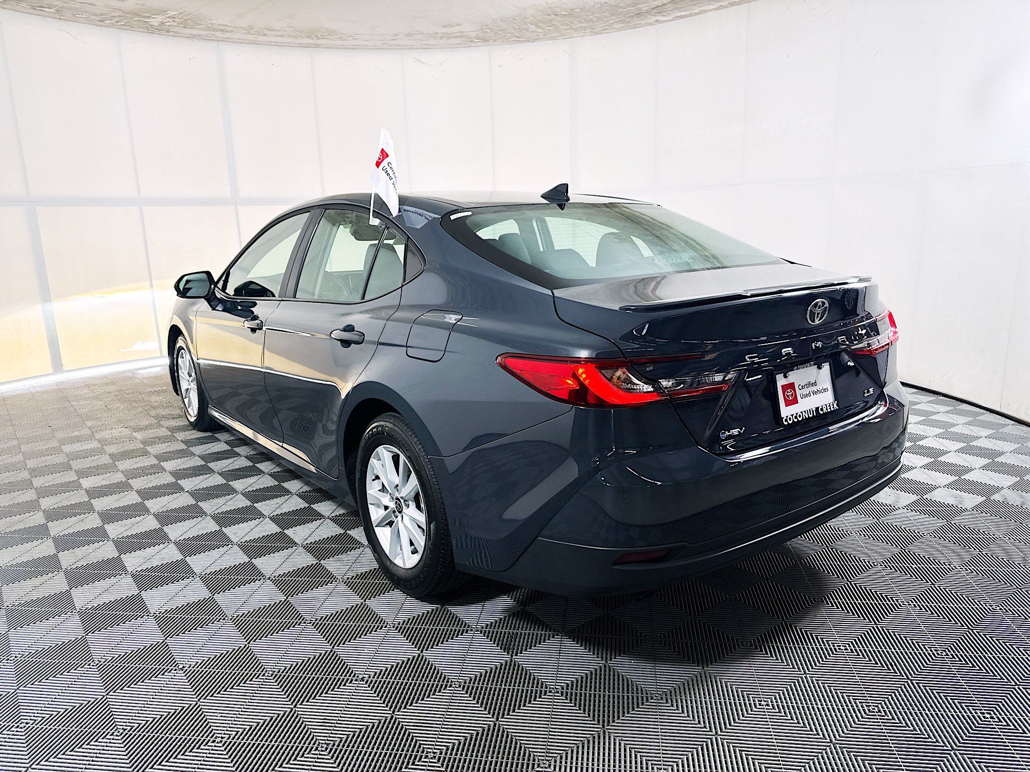 Used 2025 Toyota Camry LE w/ Convenience Package FWD image 5