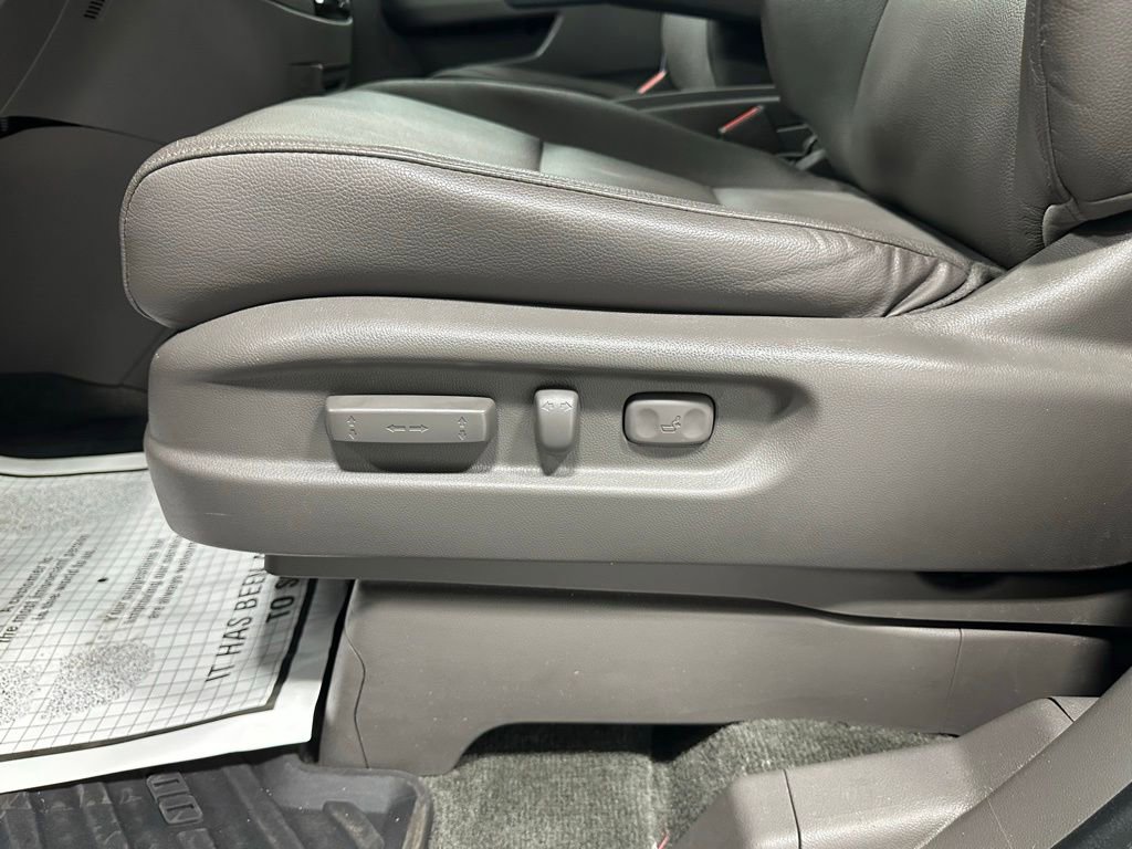 Used 2016 Honda Odyssey Touring Elite image 12