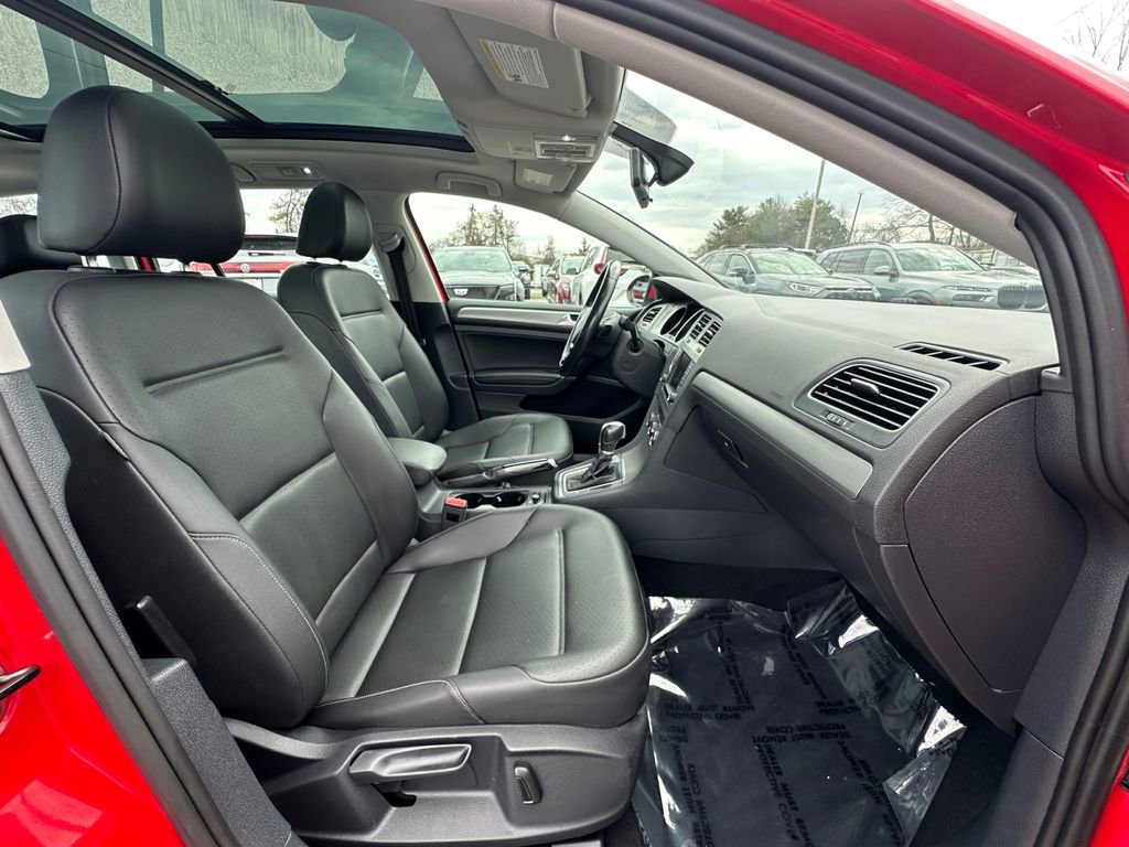 Used 2016 Volkswagen Golf SE image 27