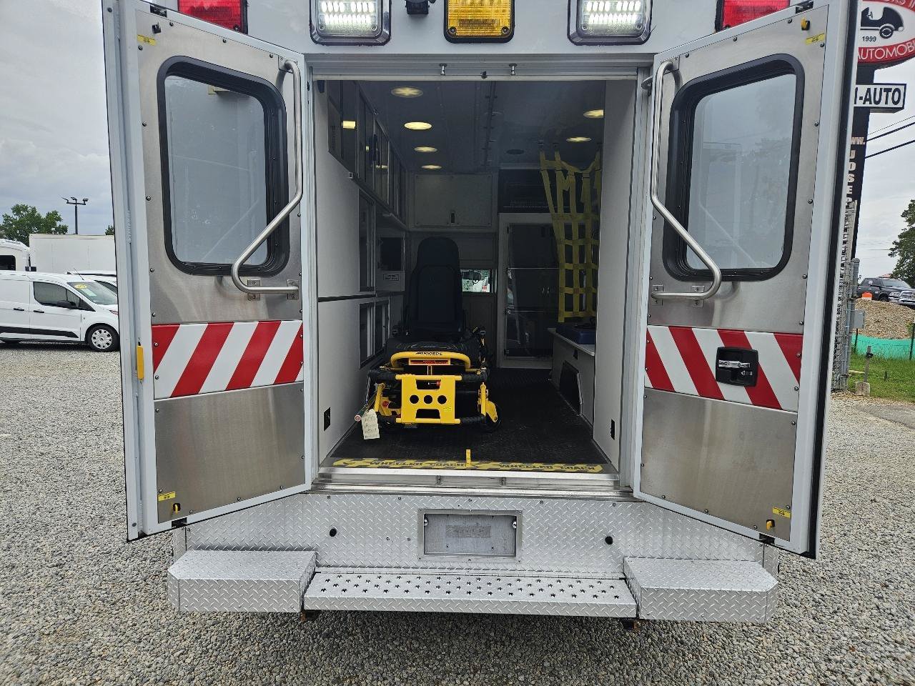 Used 2013 Ford F450 XLT w/ Ambulance Preparation Pkg RWD image 49