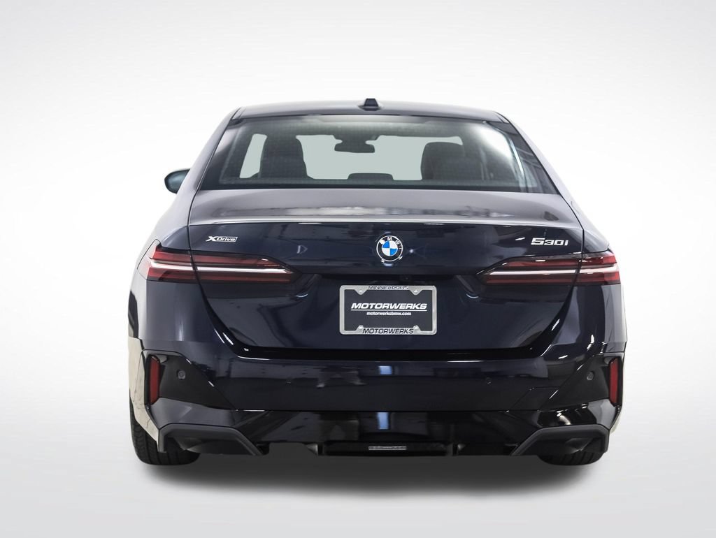 Used 2026 BMW 530i xDrive w/ M Sport Package AWD/4WD image 5