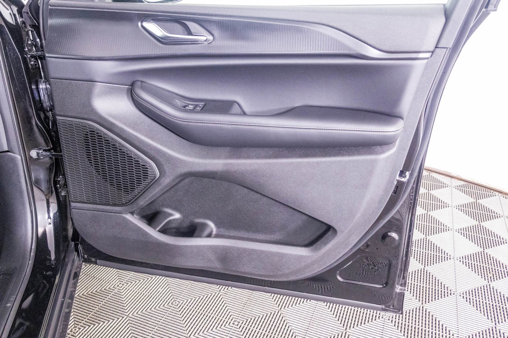 New 2025 Jeep Grand Cherokee L Altitude image 38