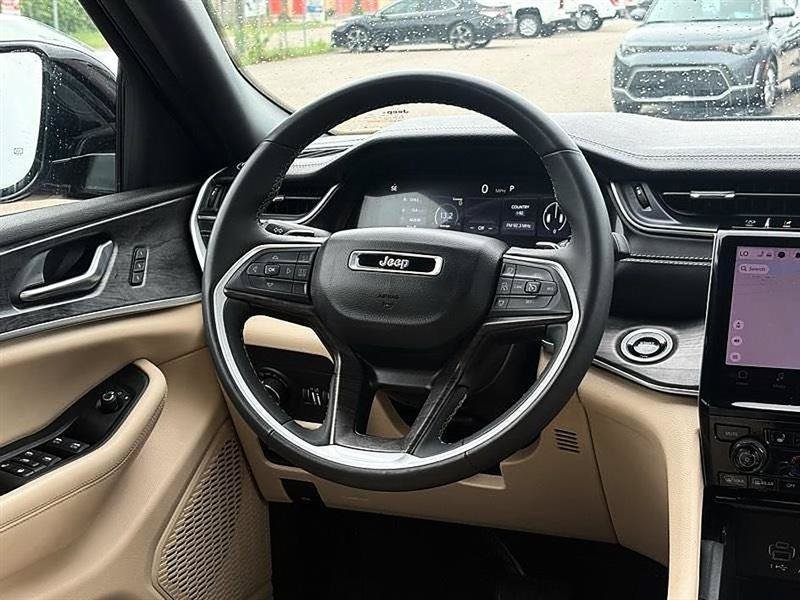 Used 2024 Jeep Grand Cherokee L Limited w/ Black Appearance Package AWD/4WD image 40