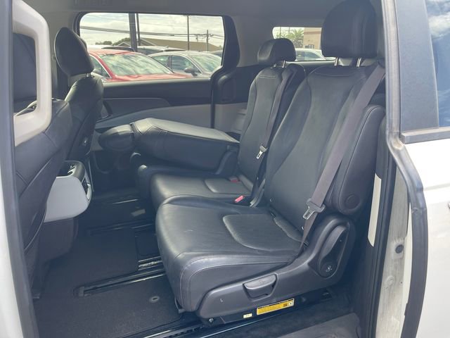 Used 2024 Kia Carnival LX image 12