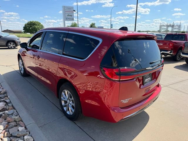 Used 2026 Chrysler Pacifica Select AWD/4WD image 8