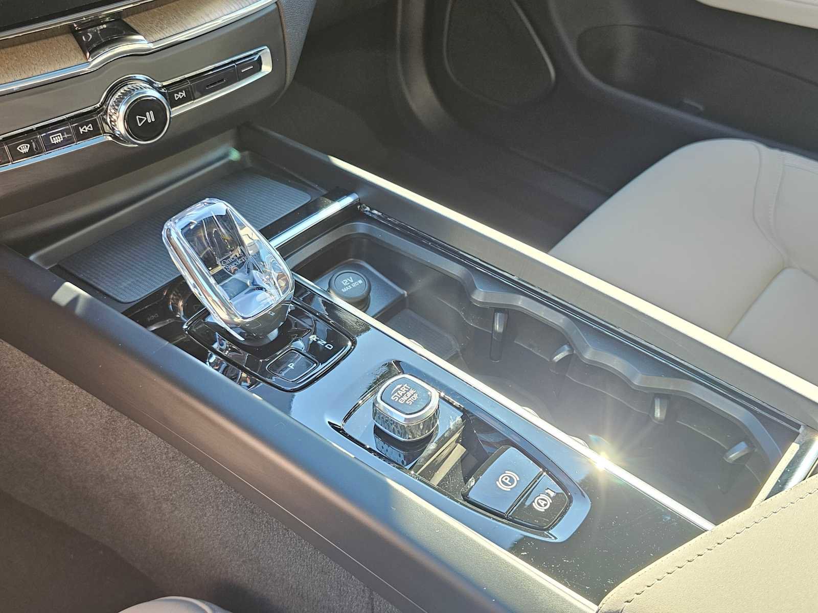 New 2026 Volvo XC60 B5 Plus w/ Protection Package Premier image 23