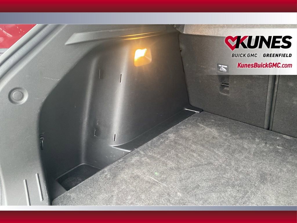 Used 2025 Chevrolet Trax LT image 33
