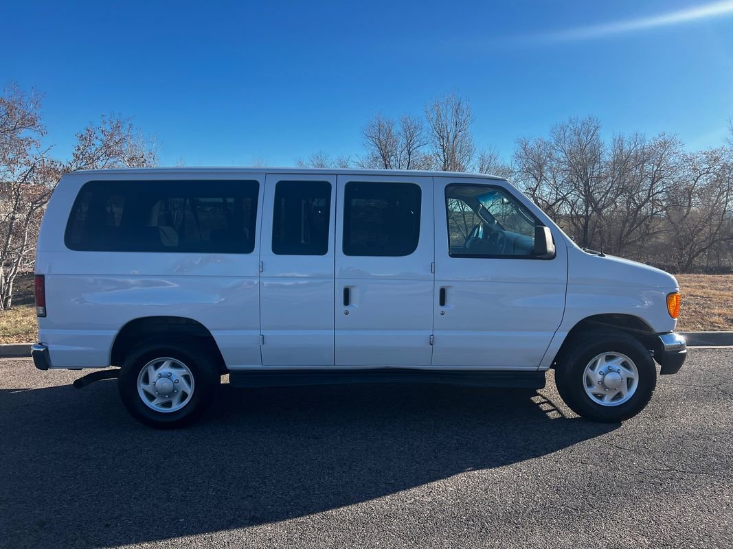 Used 2007 Ford E-350 and Econoline 350 XLT image 2