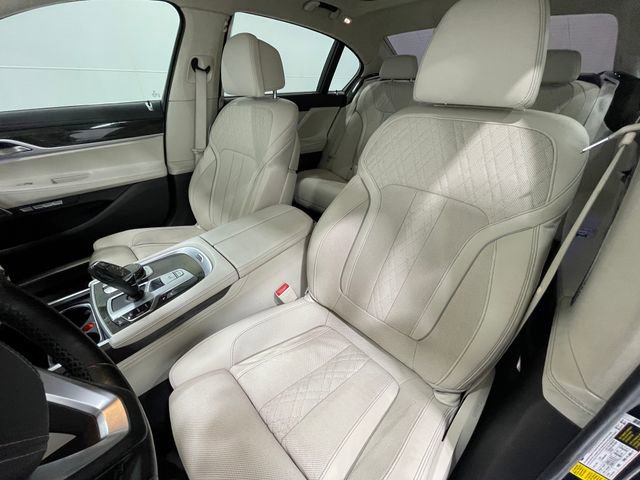 Used 2018 BMW 750i w/ Executive Package image 14