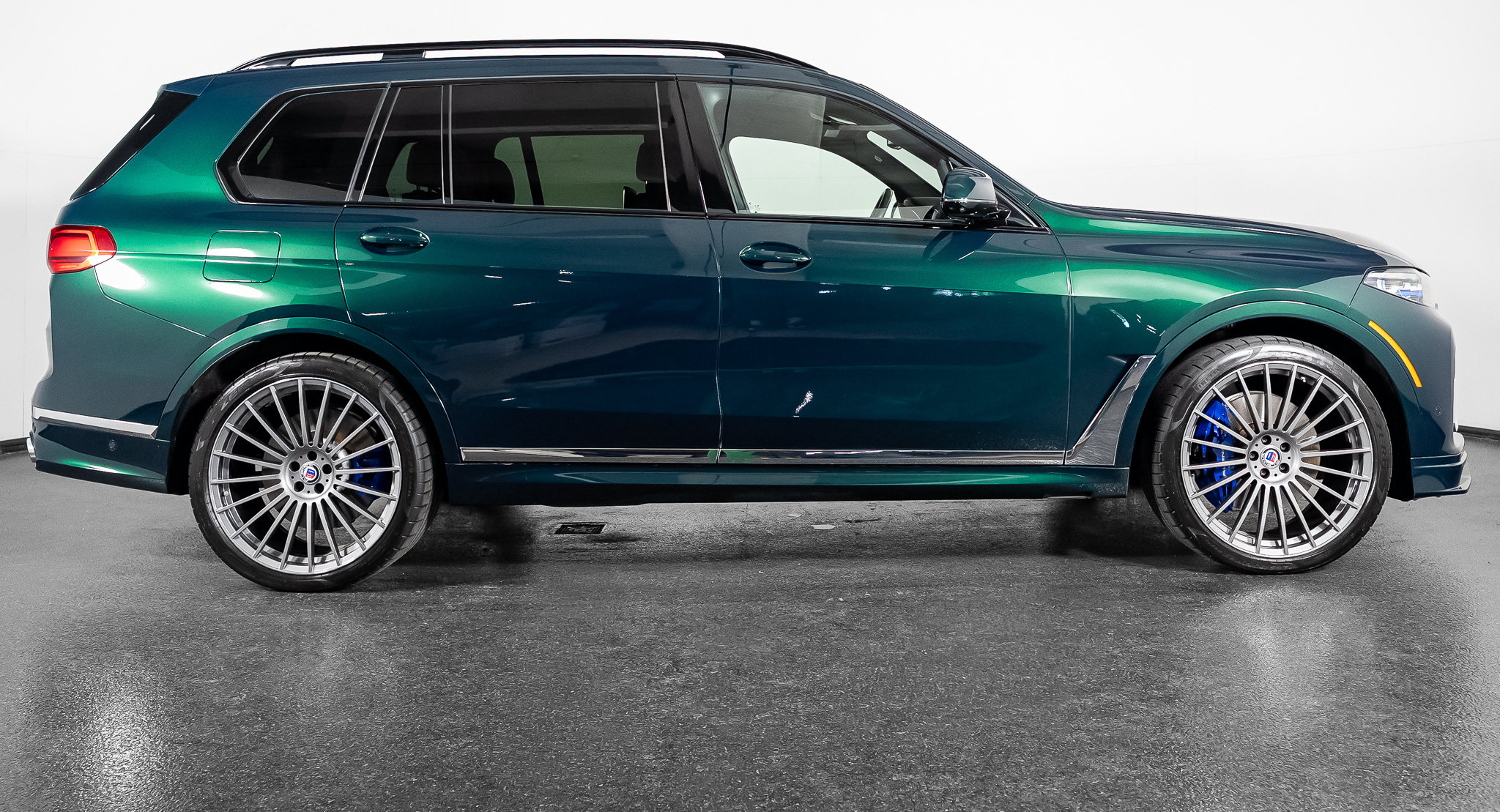 Used 2022 BMW ALPINA XB7 AWD/4WD image 32