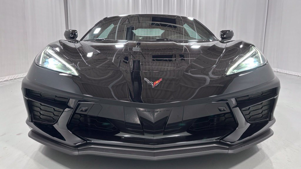 Used 2022 Chevrolet Corvette Stingray Premium Cpe w/ Z51 Performance Package RWD image 3