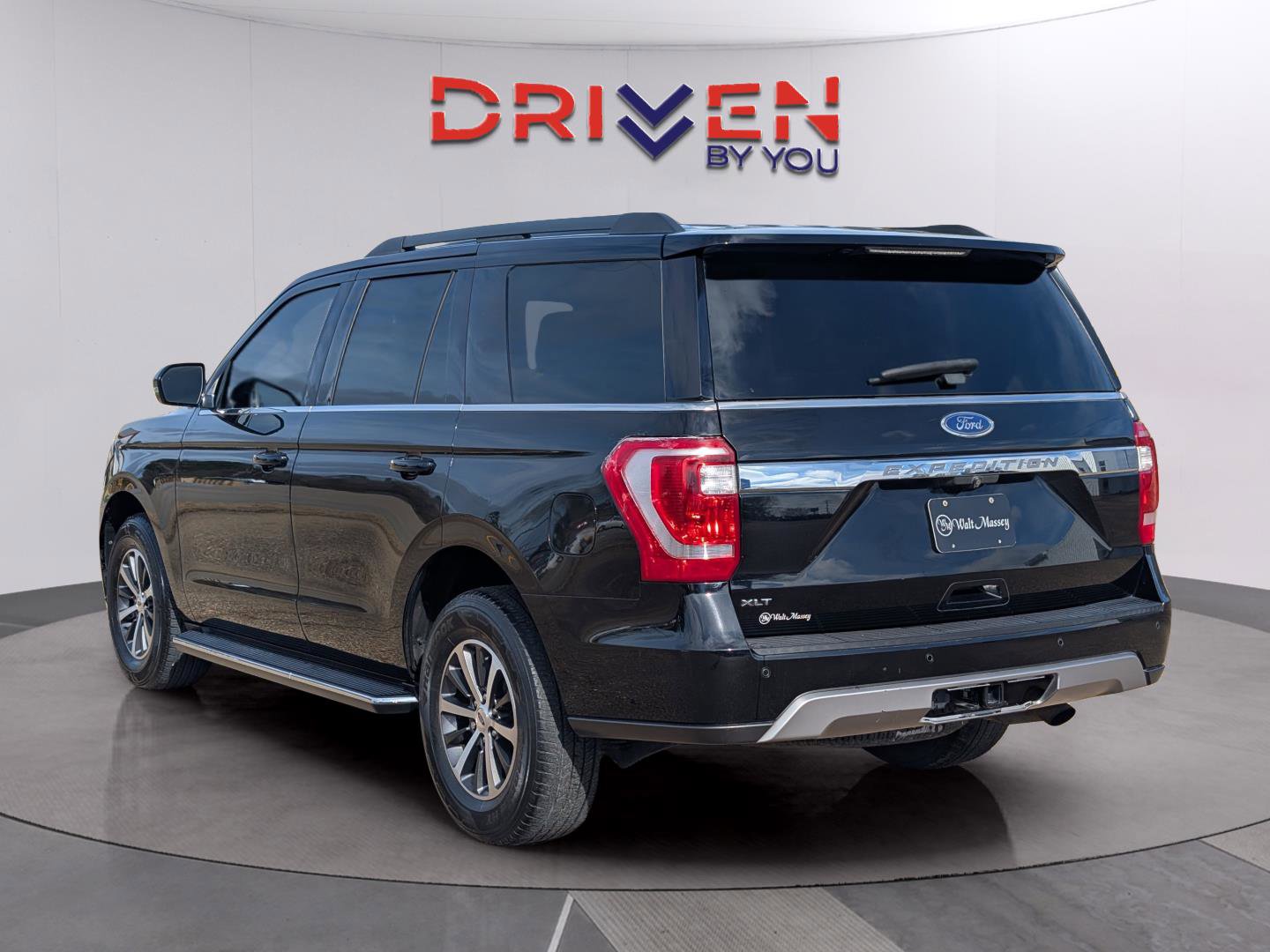 Used 2018 Ford Expedition XLT w/ Equipment Group 202A RWD image 3