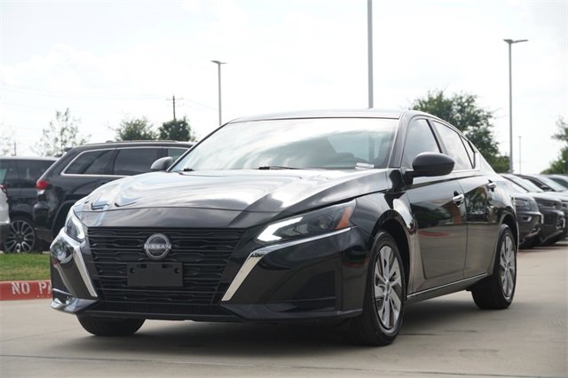 Used 2025 Nissan Altima 2.5 S image 3